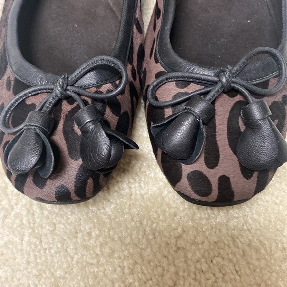 Stuart Weitzman 8.5 N Cheetah Flat - Picture 2 of 6